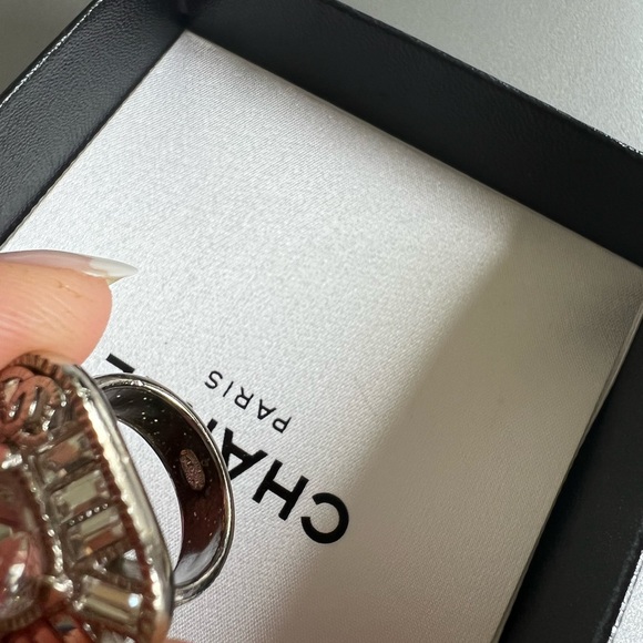 ❤️Gorgeous CHANEL authentic crystal ring! - Picture 6 of 10